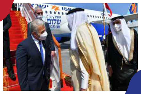 لبيد وثق لحظة وصوله للمنامة..افتتاح خامس سفارة للكيان الصهيوني عند العرب 