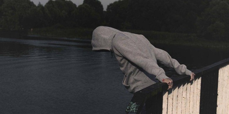 معاناتهم تفوق الاحتمال..لماذا يقدم بعض المعتقلين في مصر على الانتحار؟