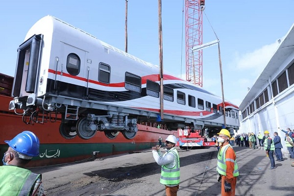 رغم الخبرات المدنية: العسكر ينقلون إدارة السكة الحديد للأجانب بعد فشلهم 